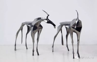 弘揚(yáng)蒙古馬精神 文藝精品創(chuàng)作工程多維呈現(xiàn)——從油畫到少兒繪畫的草原情懷