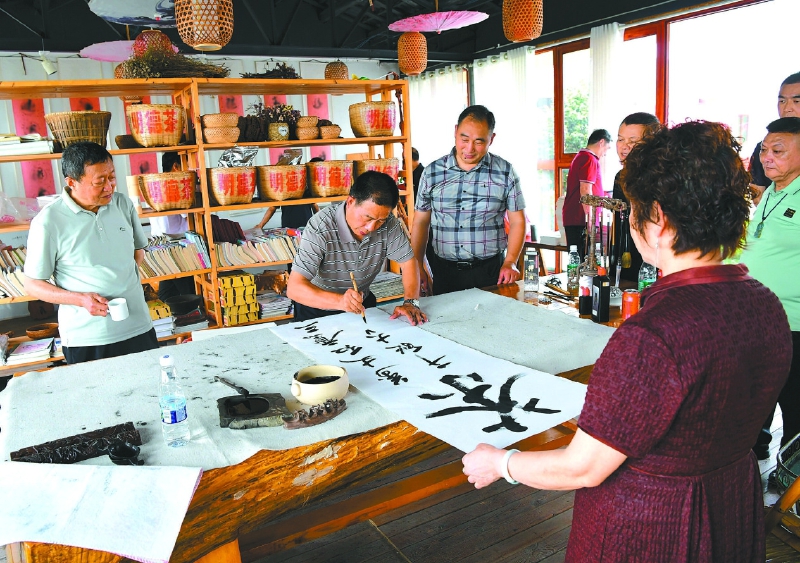 12個(gè)文藝協(xié)會(huì)創(chuàng)作基地落戶“茶鄉(xiāng)”明德，點(diǎn)亮文藝創(chuàng)作新征程